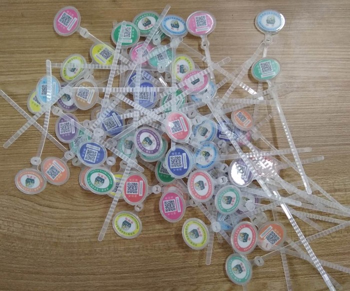 塑料鸡脚环超声波焊接样品 塑料鸡脚环超声波焊接样品