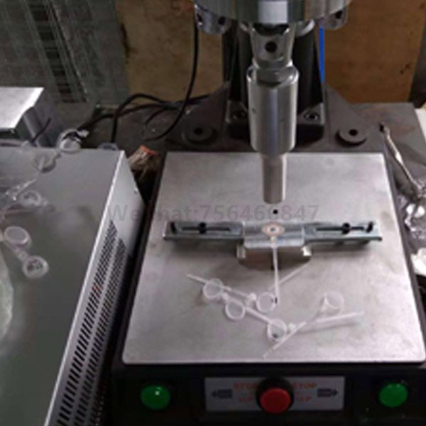 Two-dimensional code identification and traceability foot ring ultrasonic welding machine