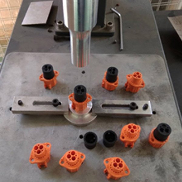 Flame-retardant nylon power socket switch ultrasonic welding machine