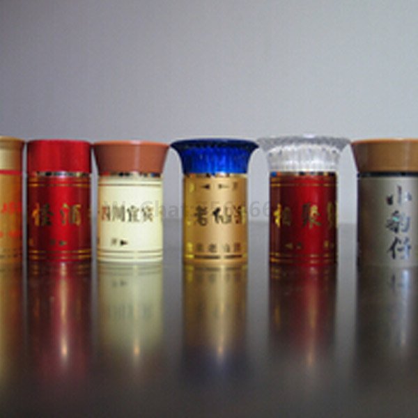 Automatic ultrasonic welding machine for wine bottle caps