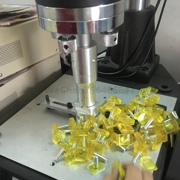 High precision ultrasonic plastic welding machine