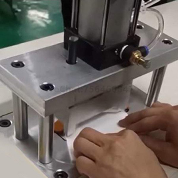 Máy băng cạnh siêu âm mặt nạ KN95
