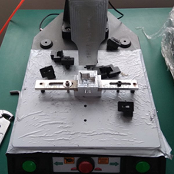Ultrasonic welding machine for electric vehicle current sensor