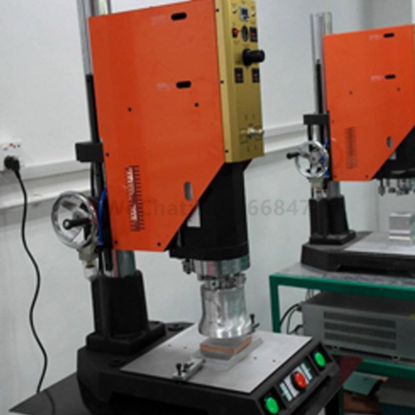Ultrasonic welding machine for solar photovoltaic junction box