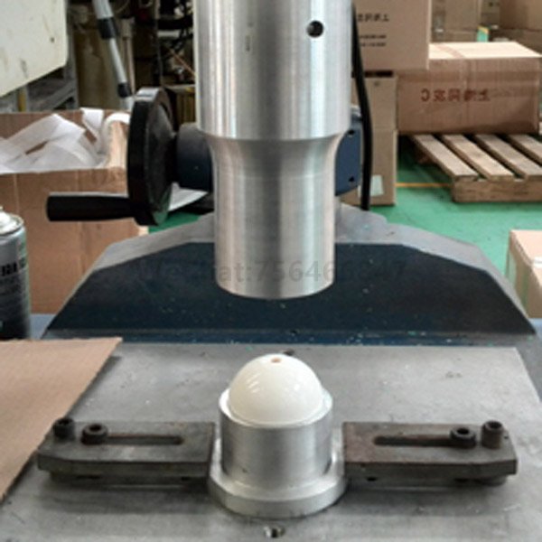 Ultrasonic welding machine for round plastic products
