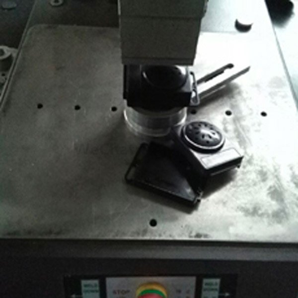 Alarm plastic shell ultrasonic welding machine
