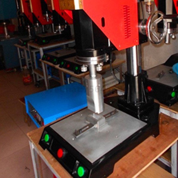 Plastic filter ultrasonic welding machine