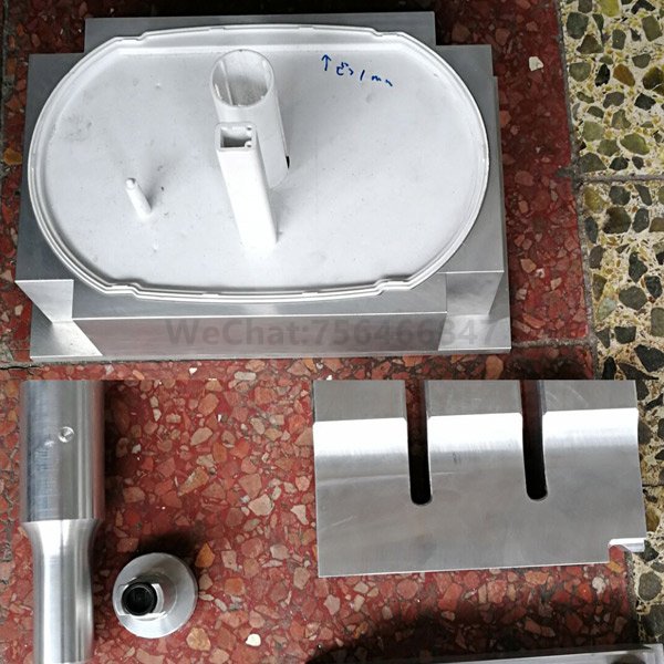 Ultrasonic welding machine for small refrigerator base accessories