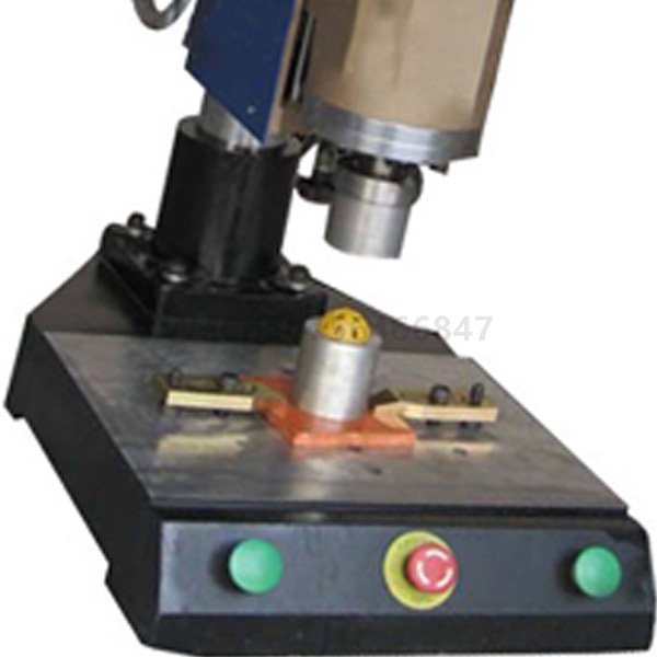 Golf practice ball ultrasonic welding machine