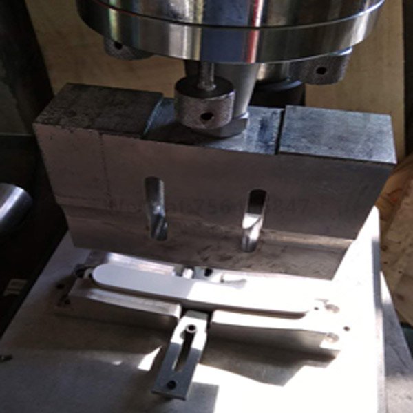 Ultrasonic welding machine for large and curved abs plastic products