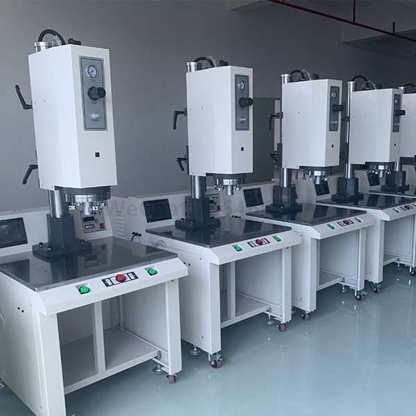 High-power ultrasonic plastic welding machine