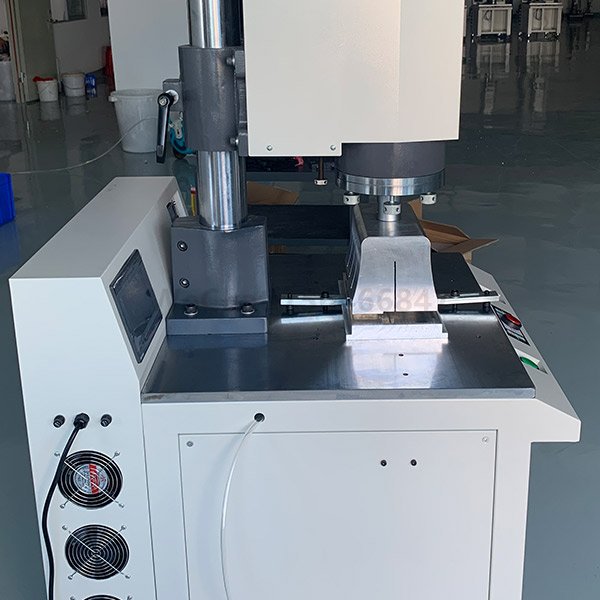 Ultrasonic welding machine for water purifier