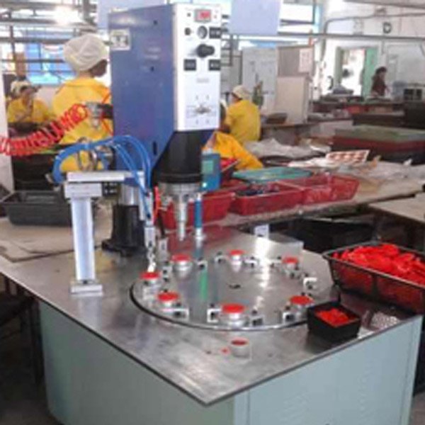 Multi-station ultrasonic automatic welding machine