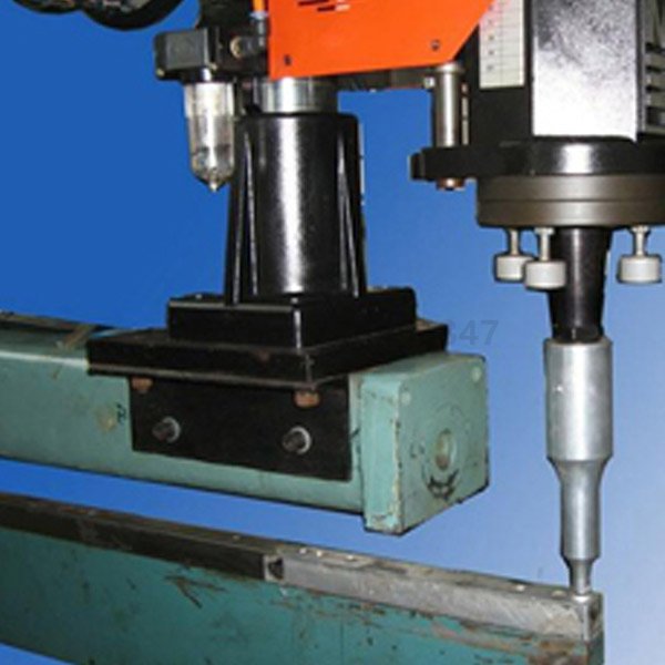 Ultrasonic welding machine for hollow plate of turnover box