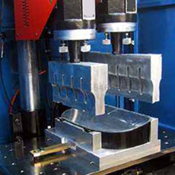 Parallel ultrasonic welding machine