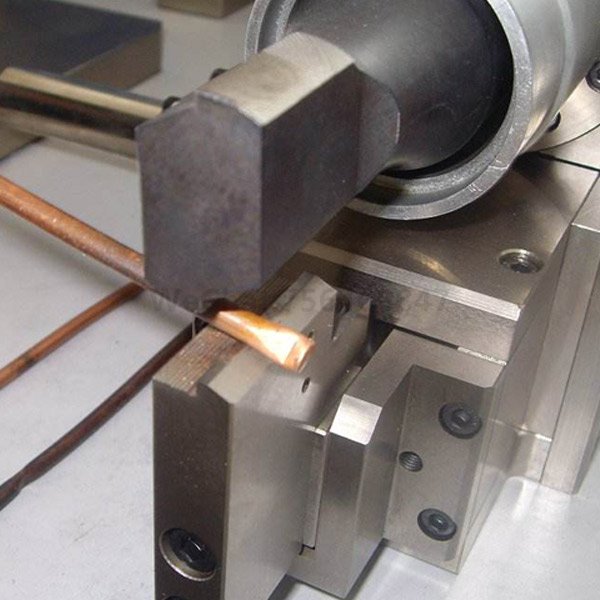 Refrigeration compressor copper and aluminum tube ultrasonic sealing and cutting machine