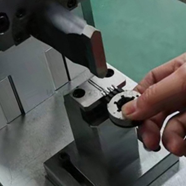 Coil stainless steel pin ultrasonic metal spot welding machine