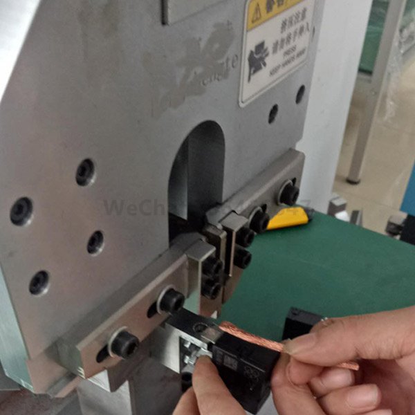 Máy hàn điểm kim loại siêu âm cầm tay
