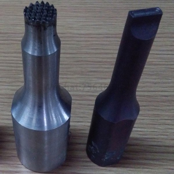 Ultrasonic mold for ultrasonic riveting welding head
