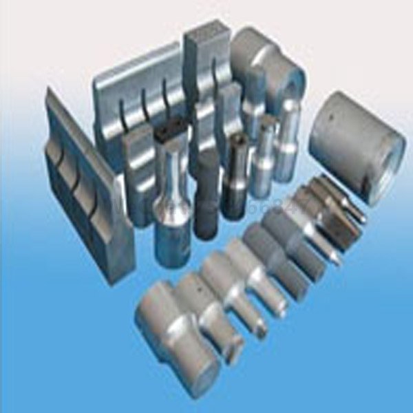 Ultrasonic welding head for automotive interior parts