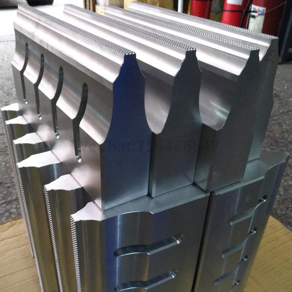 Reticulated ultrasonic mould