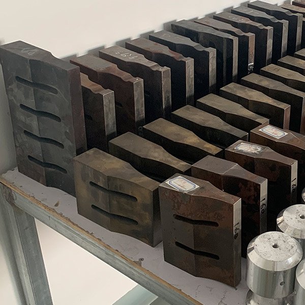 Ultrasonic steel mold ultrasonic welding head customization