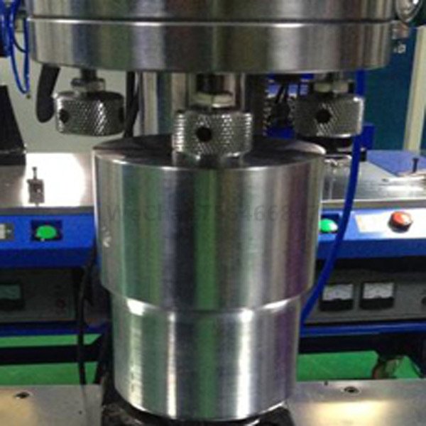 Ultrasonic welding mould for tubular fan blade