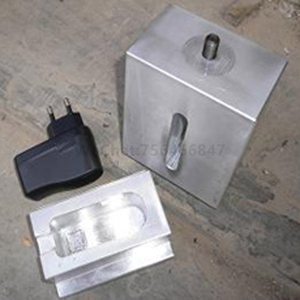 Power charging plug ultrasonic crimping mold