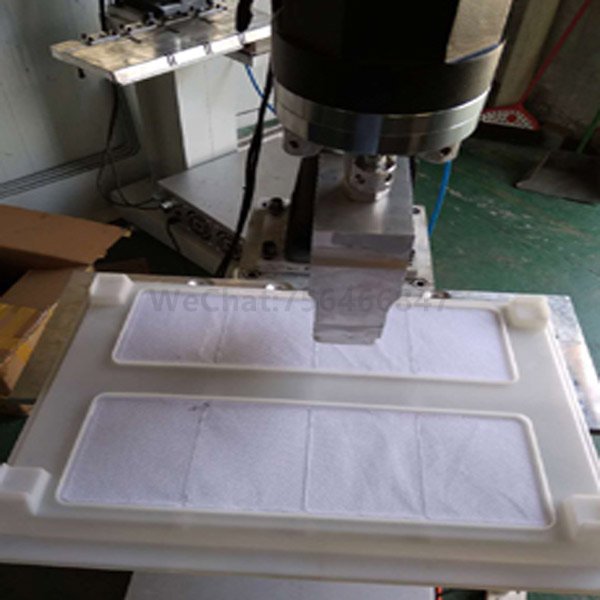 Ultrasonic welding mould for non-woven fabric and plastic parts