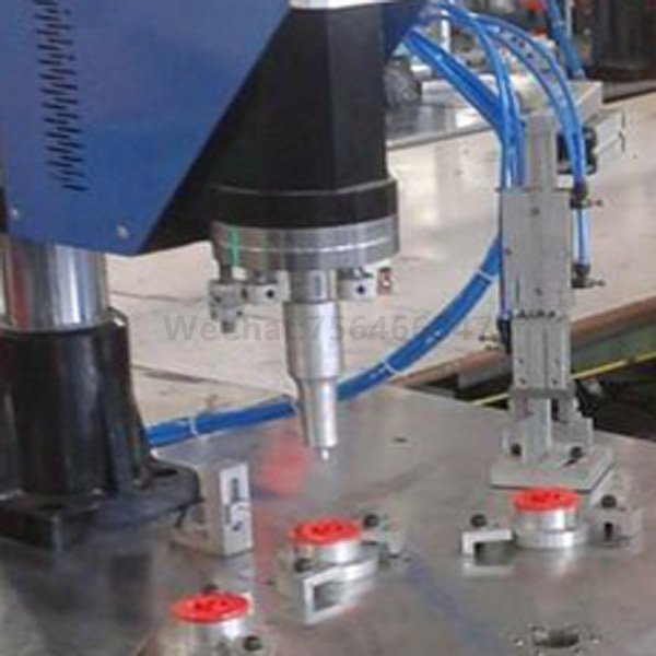 Ultrasonic welding mould for wine bottle cap