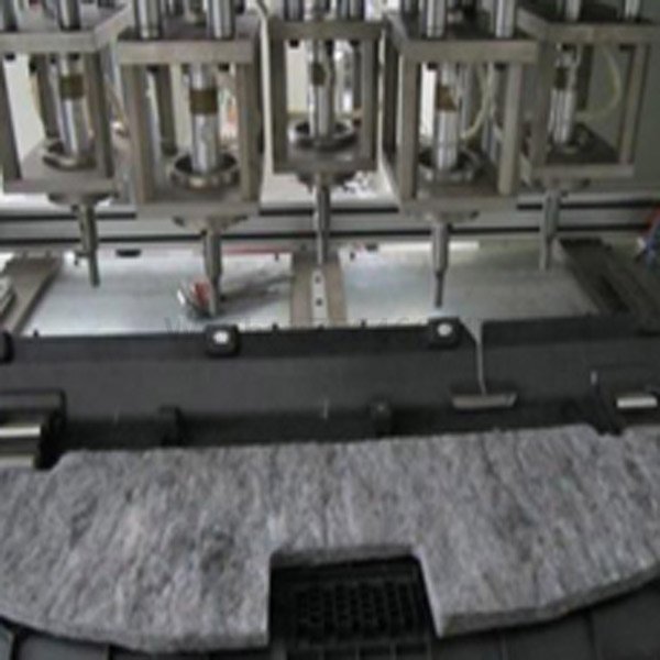 Ultrasonic welding machine for automobile front wall heat insulation pad assembly