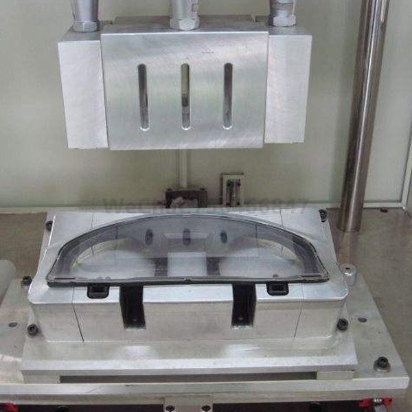 Ultrasonic welding machine for automobile instrument panel