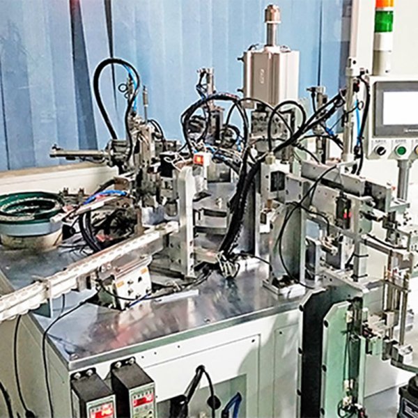 Non-standard custom case of lamp holder automatic assembly machine