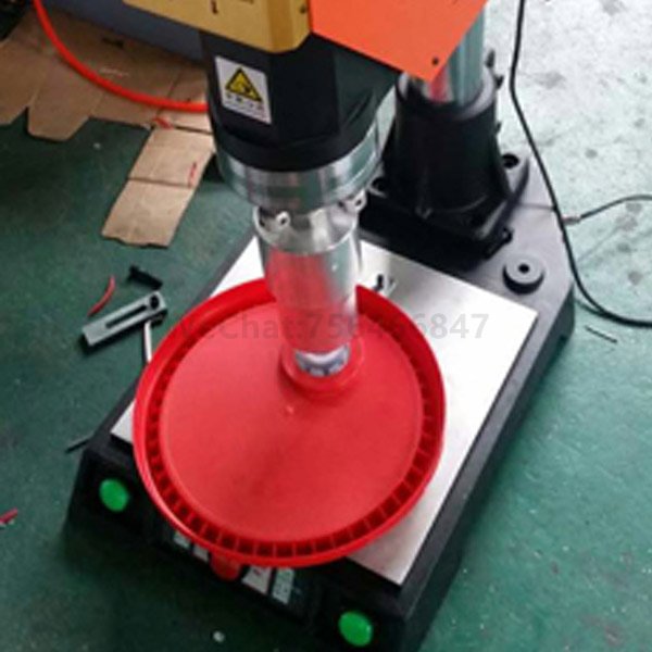 Máy hàn siêu âm cho nắp thùng phuy dầu nhựa