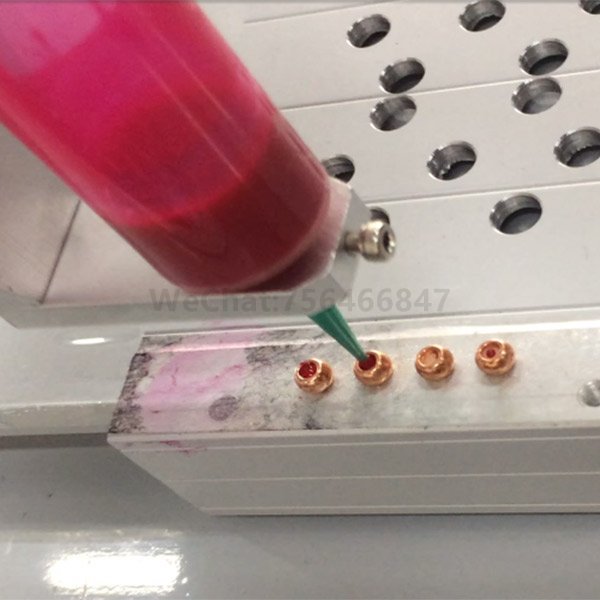 首饰品自动点胶机应用案例